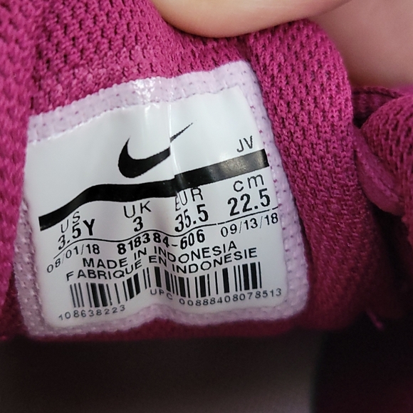 โจ๏ธSOLDโจ๏ธKids Maroon Nike Runners Size 3.5 EUC - Picture 4 of 11